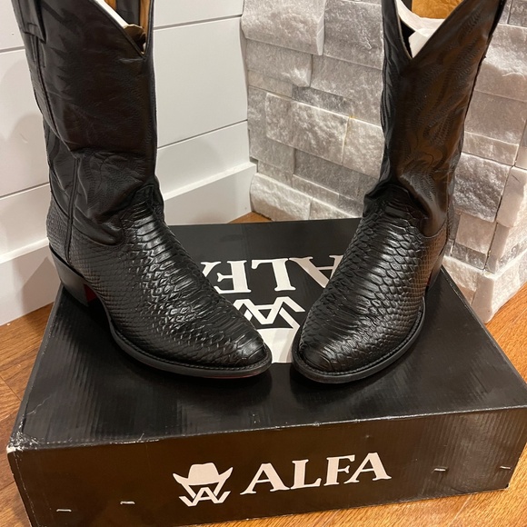 Cowboy Boots - Picture 6 of 11